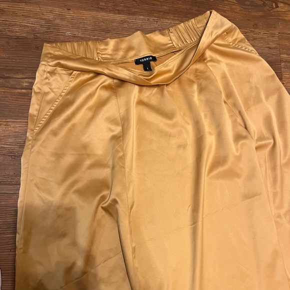 Golden Yellow satin tea length torrid skirt - Picture 6 of 8